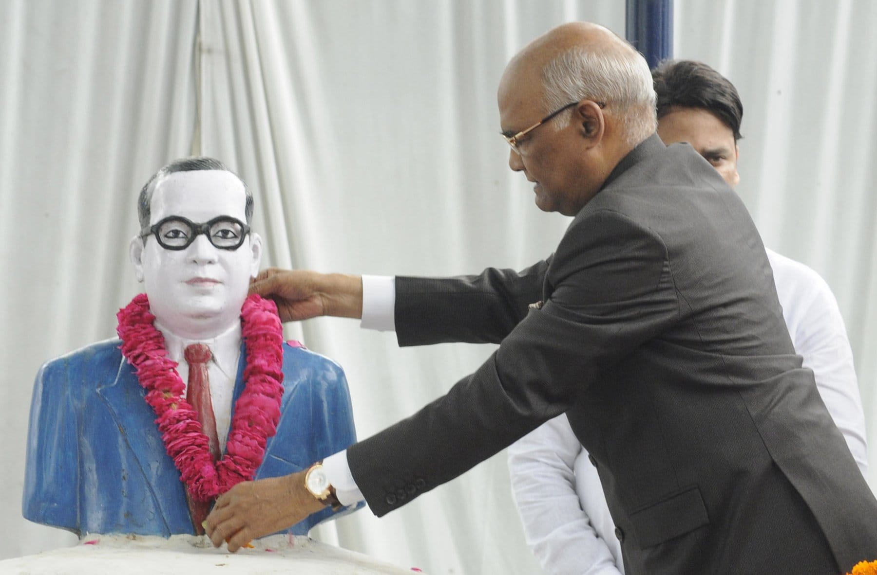 President eats kadhi and rice at dinner at cm house