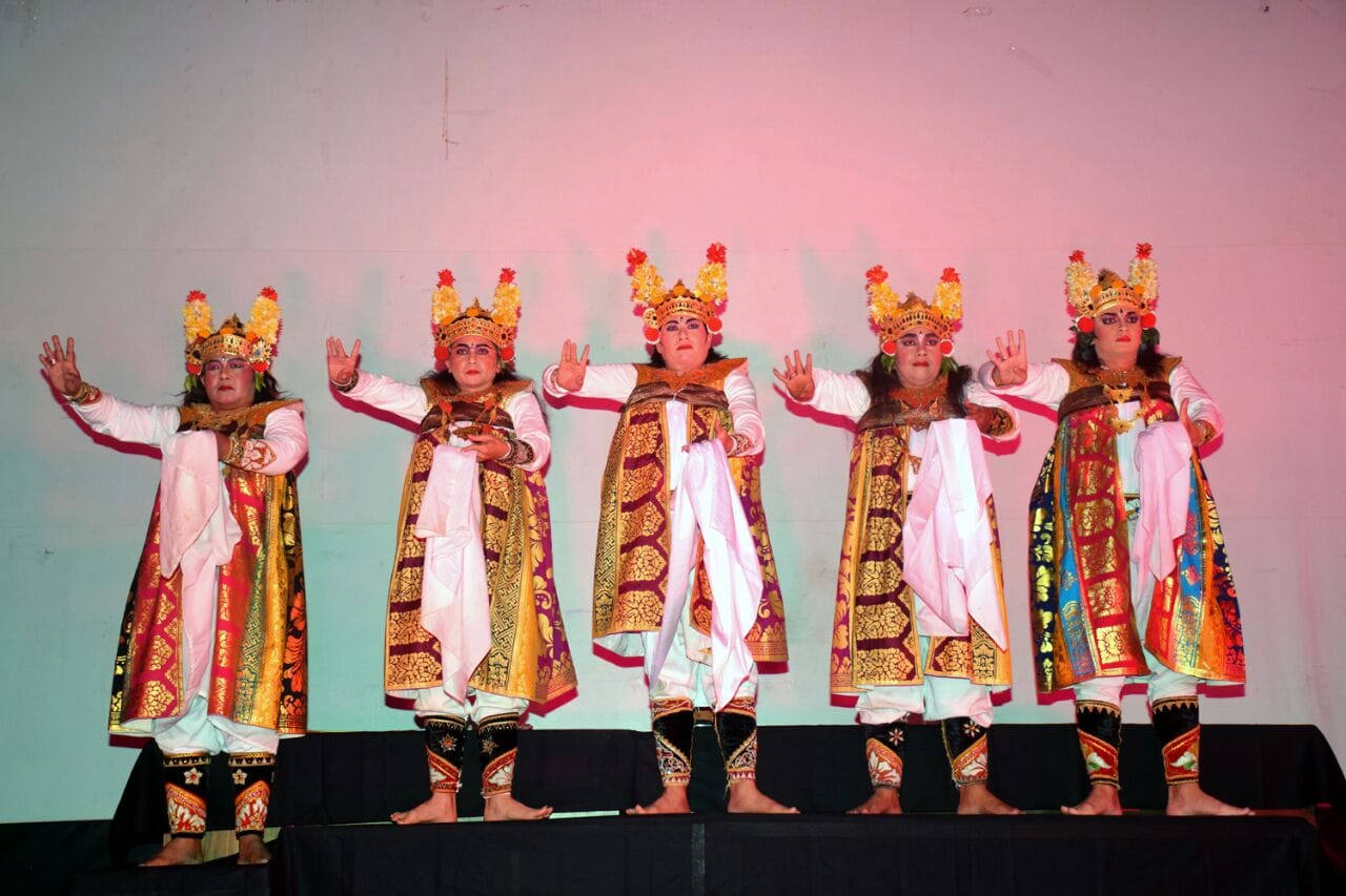 Muslim artists from Indonesia performed Ram leela in Ayodhya