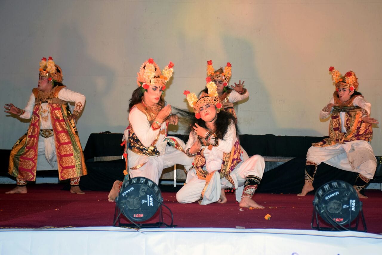 Muslim artists from Indonesia performed Ram leela in Ayodhya