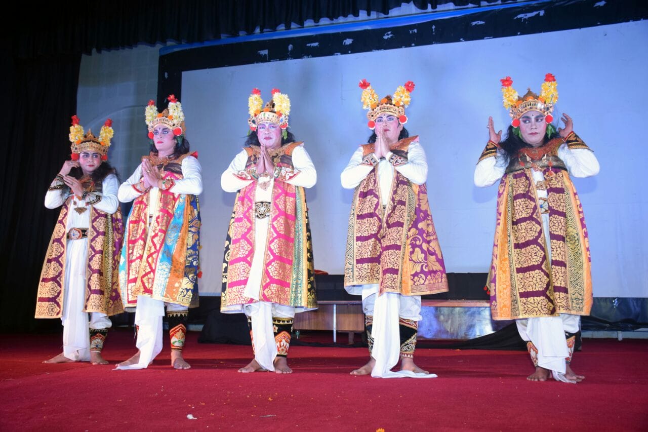 Muslim artists from Indonesia performed Ram leela in Ayodhya