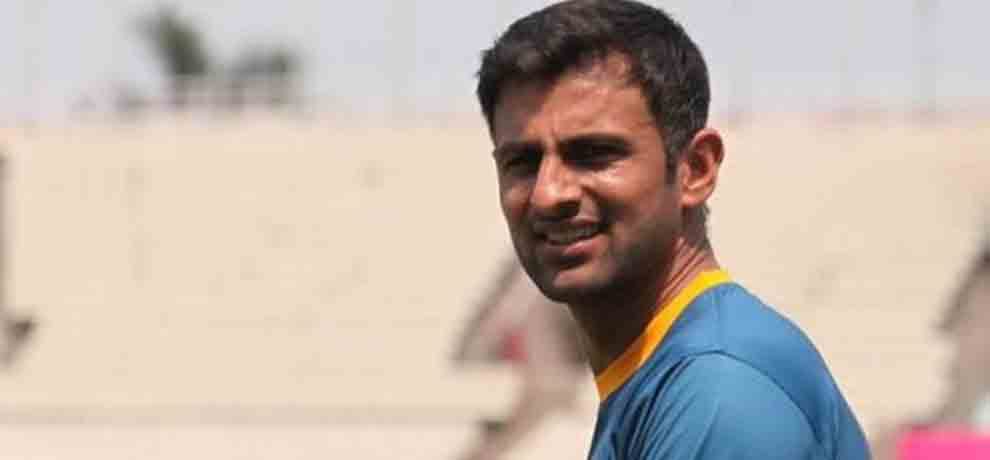 shoaib malik trolls ahmed shehzad on twitter