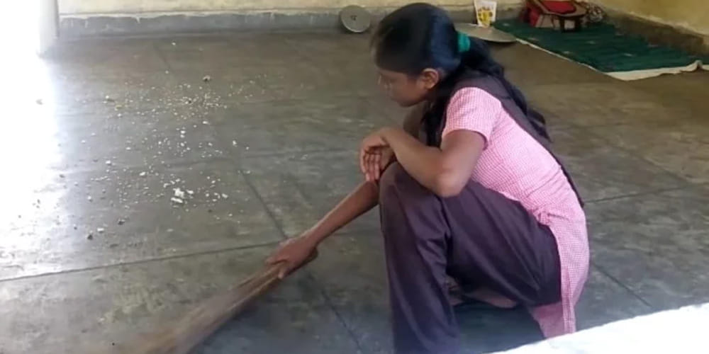 teacher asks student to clean school in up beat up her after refusal