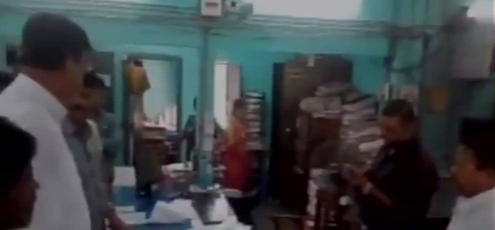 West Bengal Minister Rabindranath Ghosh shouts at bank employee