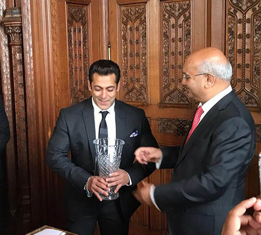 Salman Khan honoured by UK House of Commons with an award 
