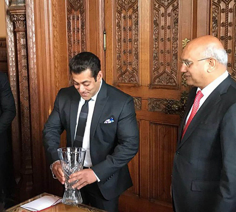 Salman Khan honoured by UK House of Commons with an award 