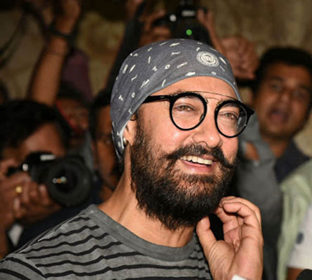female fan said to aamir khan i want to sleep with you