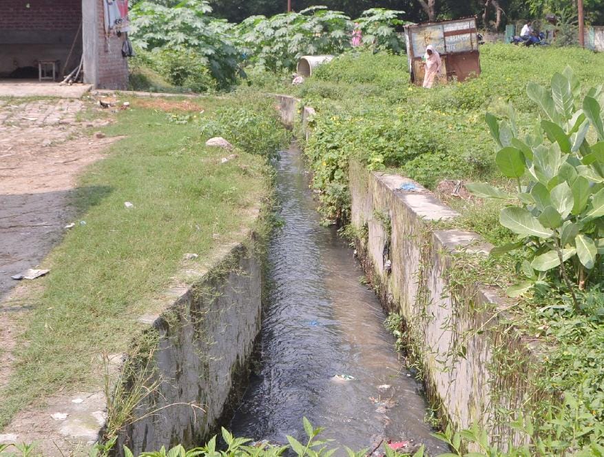 Seven lakh liters of water per day falling in Khakra river