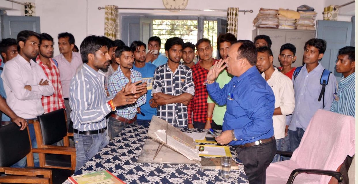 ABVP workers face the principal in degree college