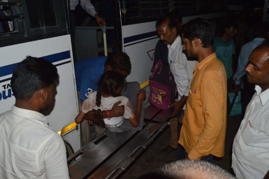 students injured in an accident in faizabad.