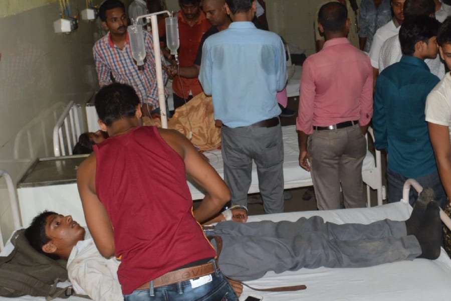 students injured in an accident in faizabad.