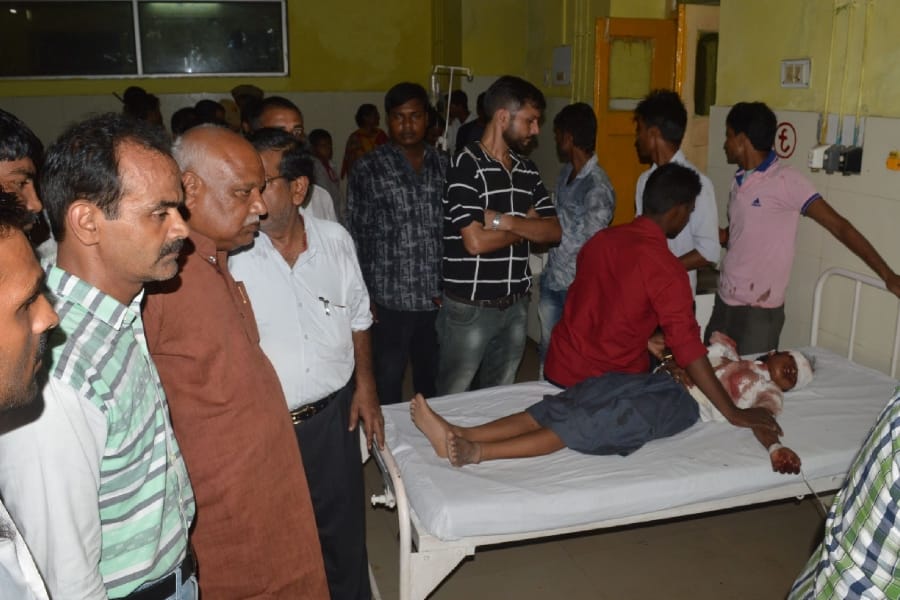students injured in an accident in faizabad.