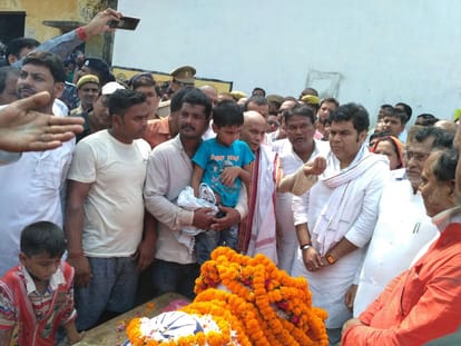 people were crying when six year old son taking part of martyr funeral