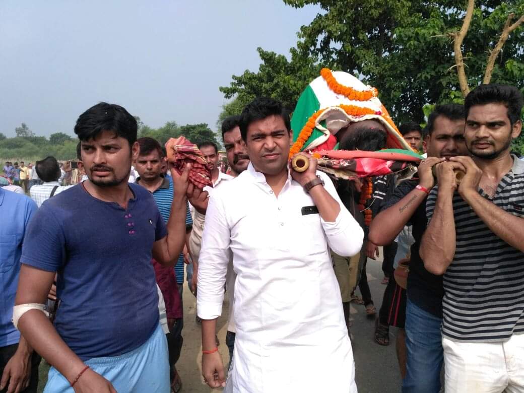 funeral of martyred soldier  in ballia with  honour