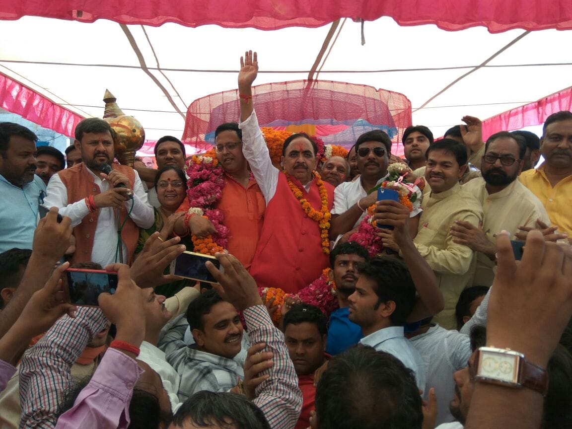up bjp president mahendra nath pandey reached agra