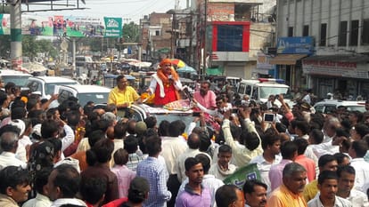 up bjp president mahendra nath pandey reached agra