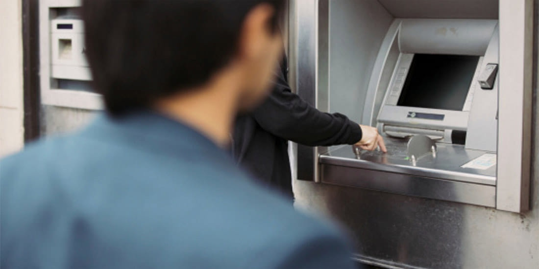 The smuggler caught on the tip of the ATM guard