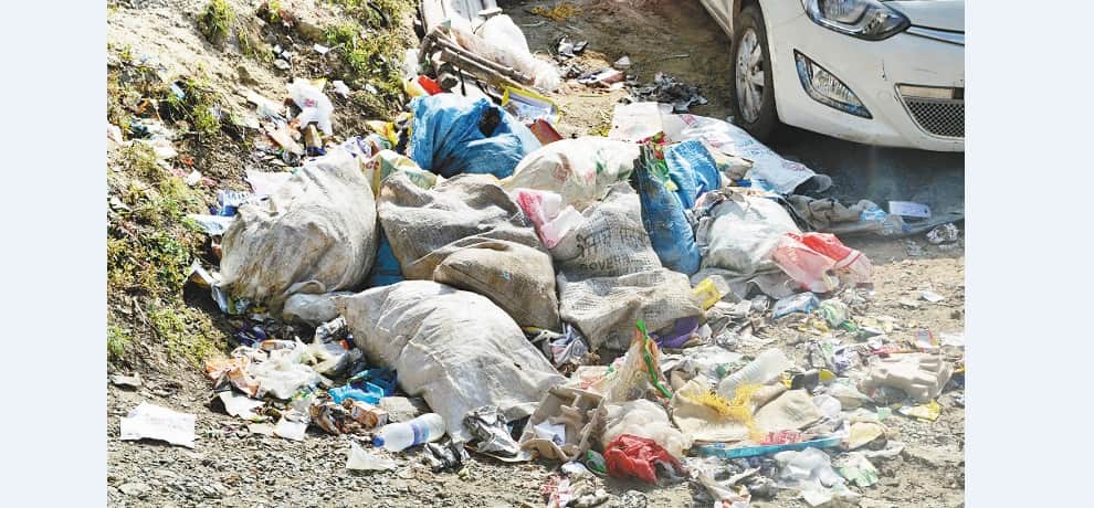 dehradun secretariat police shocked to see dirty work 