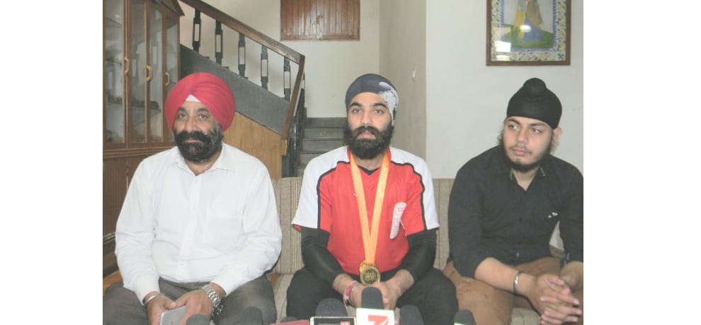 Simranjeet singh won gold medal in national kickboxing championship