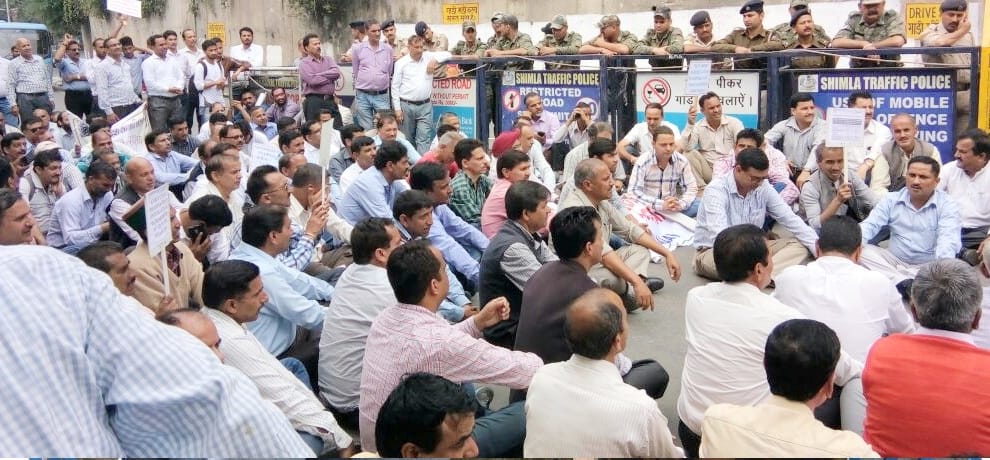 Draftsmen protest in Shimla