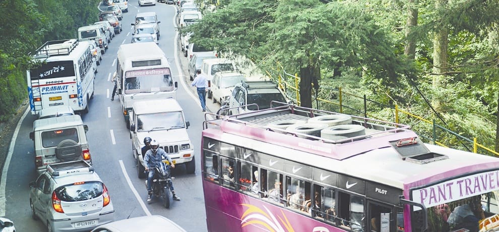 traffic jam in bcs shimla after woman altercation with truck driver