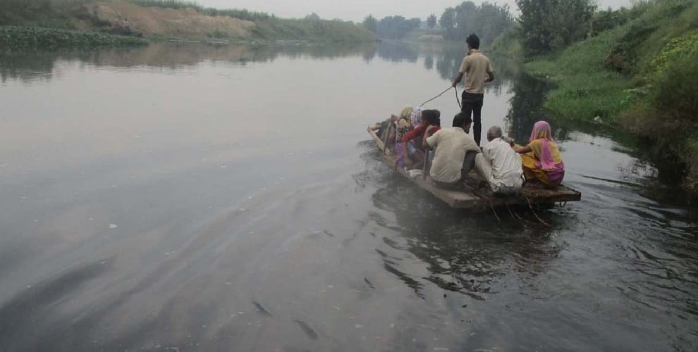 Farmers from many villages go to farming at risk