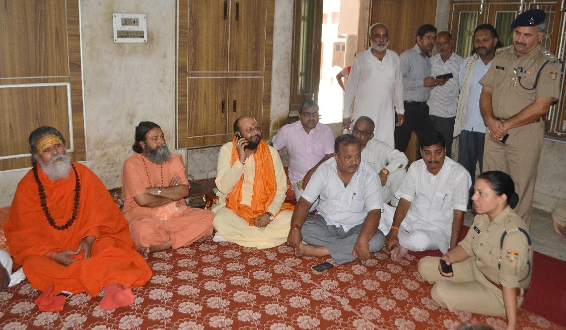 many saints of the All India Akhara Parishad get threaten calls 