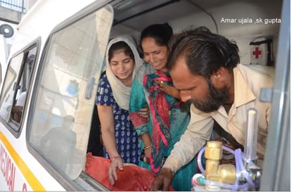 The old farmer chunni lal wants to see his injured wife in last with his old eyes