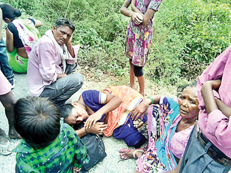 12 people injured in bus accident