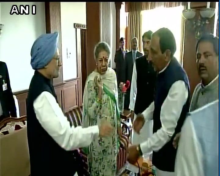 manmohan singh meet to congress leaders in srinagar