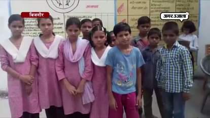 COCKROACH FOUND IN MID DAY MEAL IN A GOVERNMENT SCHOOL IN BIJNOR