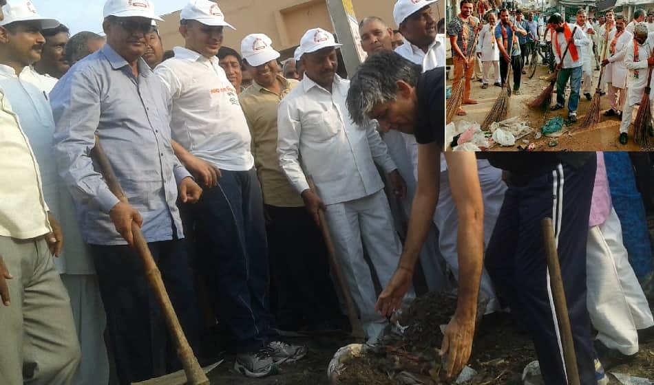 after taking photographs with broom officers left the place one by one