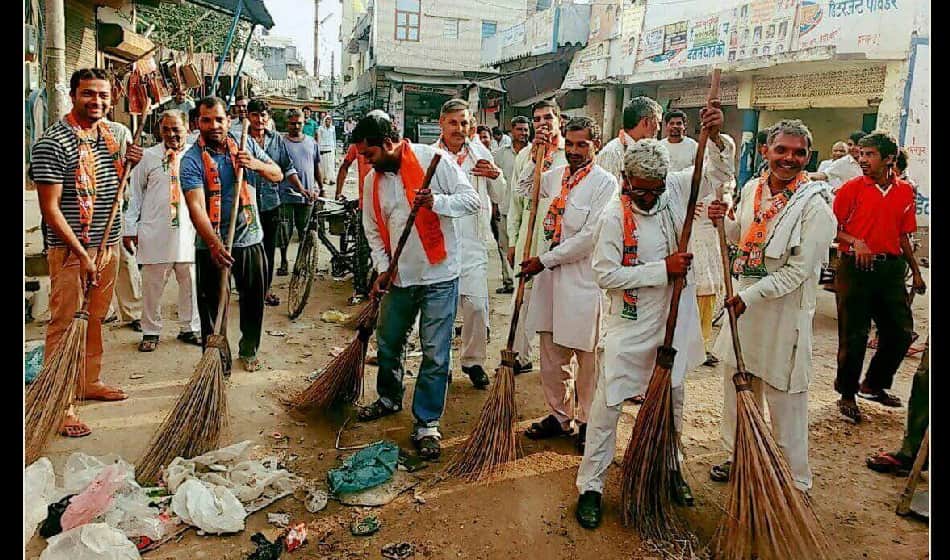 after taking photographs with broom officers left the place one by one
