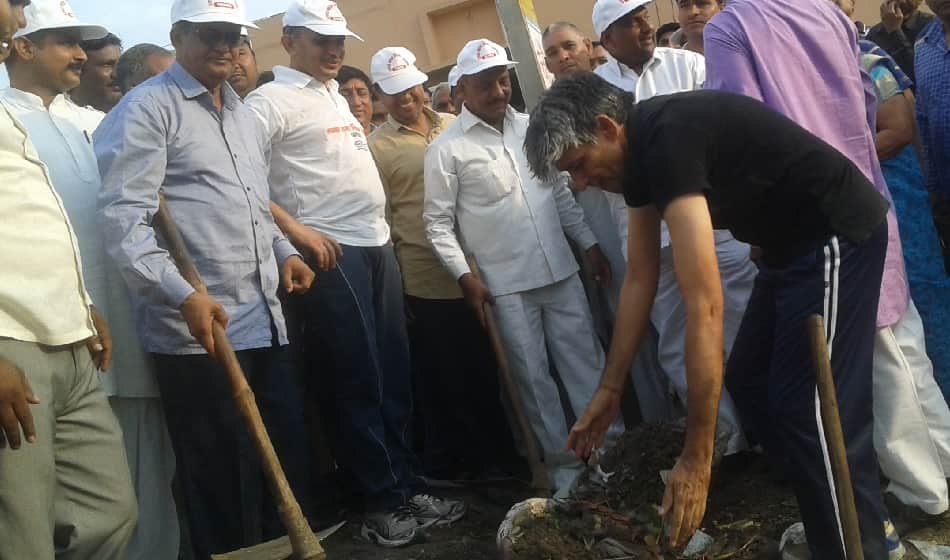 after taking photographs with broom officers left the place one by one