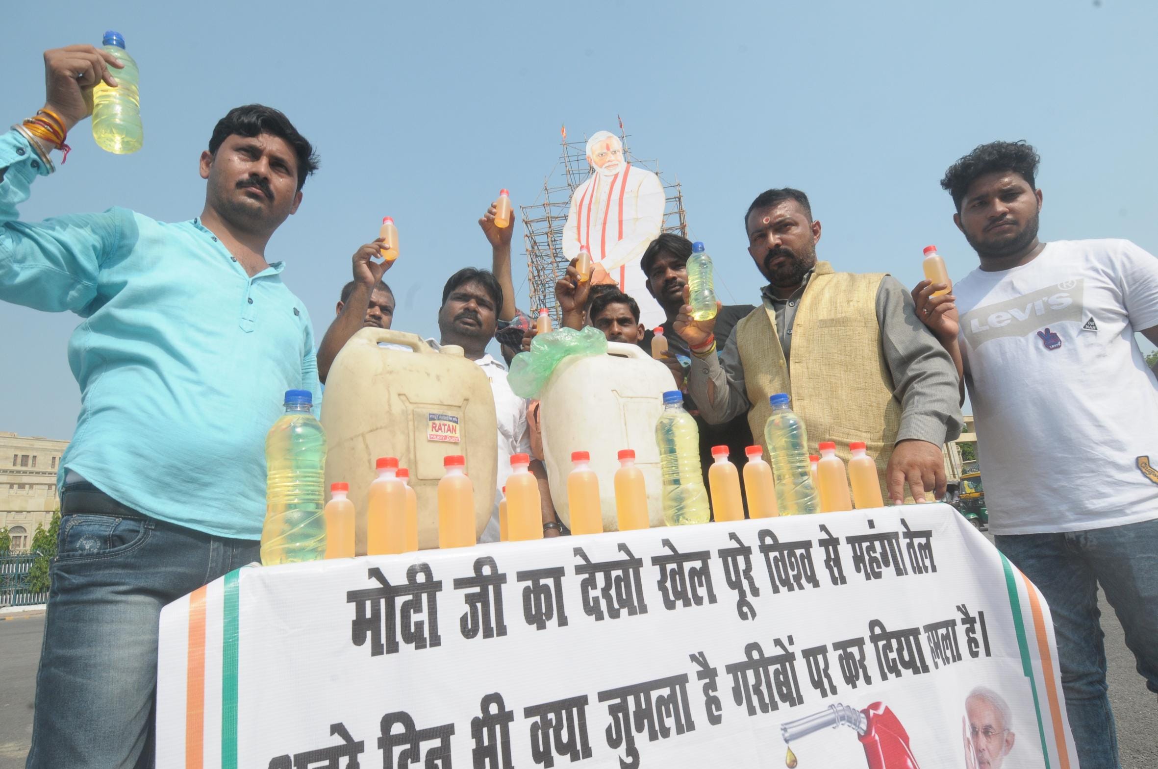 Congress protests against hike in rate of petrol and diesel