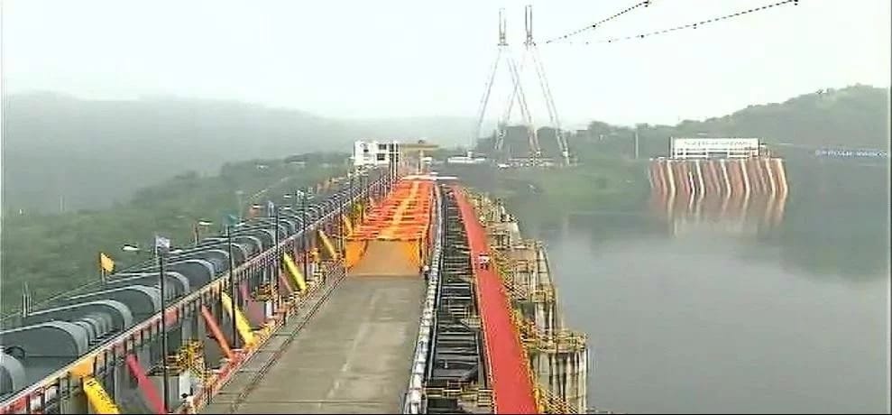 specifications of indias' largest dam, sardar sarovar dam