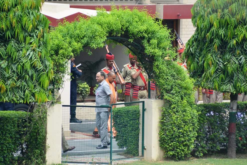 chief minister yogi aditynath do these type of work in varanasi