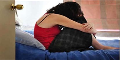 Man arrested after molesting young girl in train