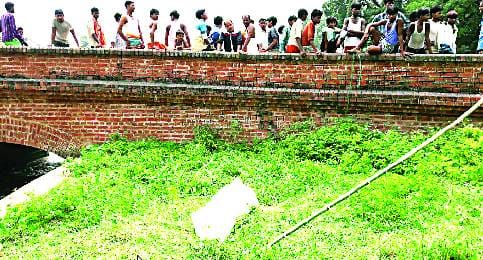 सीतापुर और शारदा ब्रांच नहर में मिले दो महिलाओं के शव
