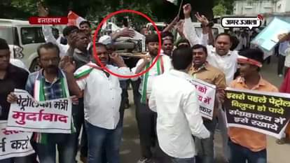 Congress workers protest against modi government for hike off petrol price.