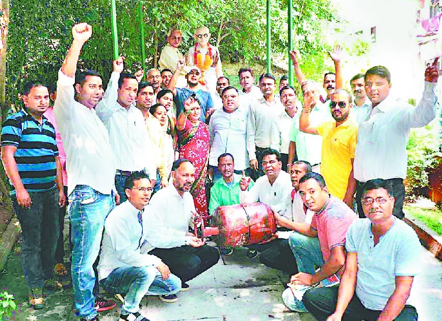 Congressmen protest against state government