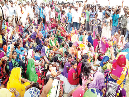 Farmers protest against district magistrate
