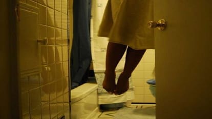 woman hanged herself after catched with her boyfriend