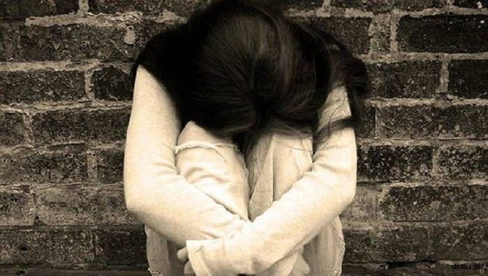 a lover threatens school girl, If you do not marry me, I will kill you