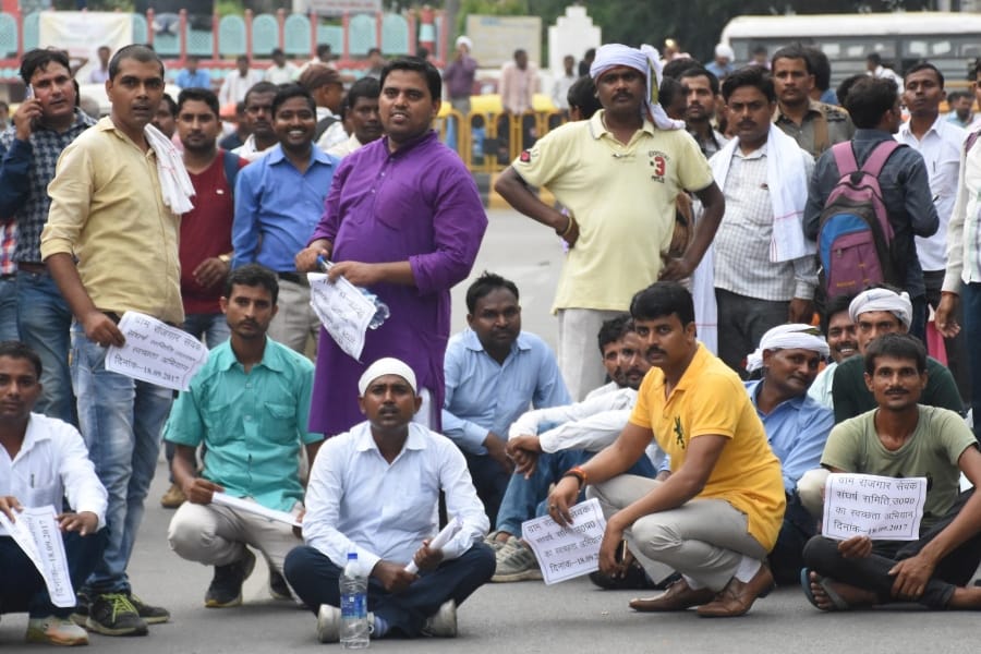 protest of gram rojgar sevak.