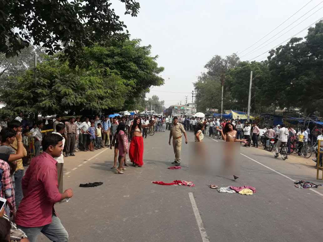 nude protest of kinnar in agra
