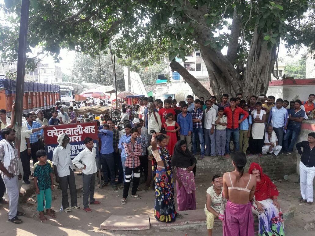 nude protest of kinnar in agra