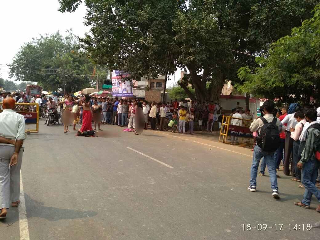nude protest of kinnar in agra