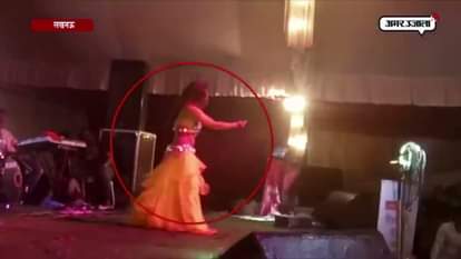 Dancers dirty dance on occasion of vishwakarma puja in lucknow 