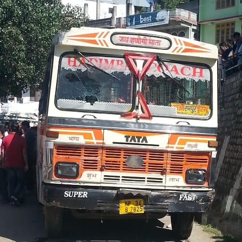 Woman crushed under bus in Nirmand Rampur Bushahr Himachal pradesh