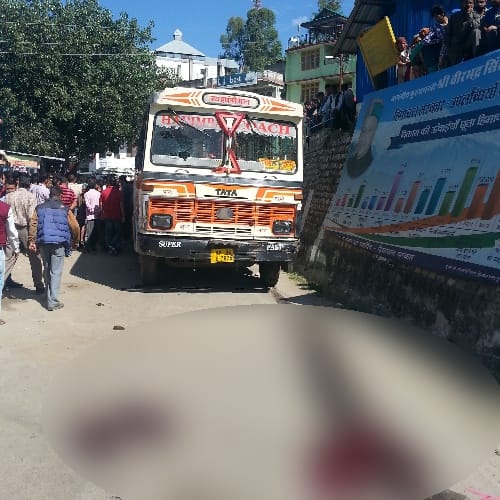 Woman crushed under bus in Nirmand Rampur Bushahr Himachal pradesh